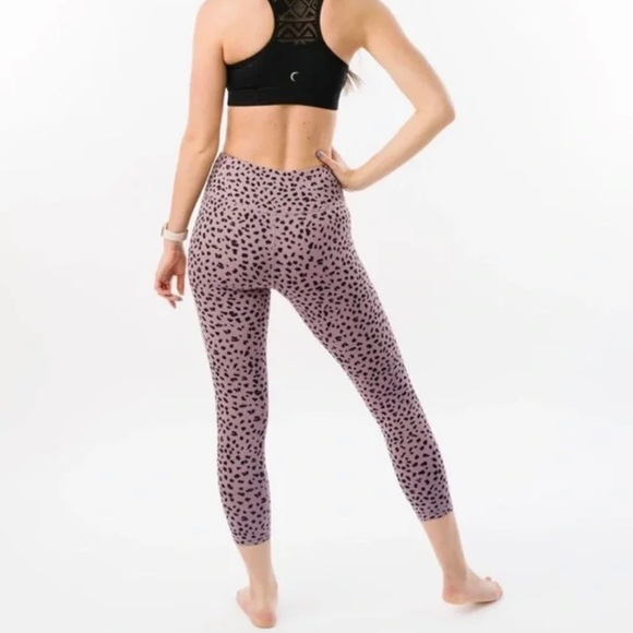 Zyia Lilac Jaguar Fit n Free Hi-rise 7/8 24” - Picture 3 of 7